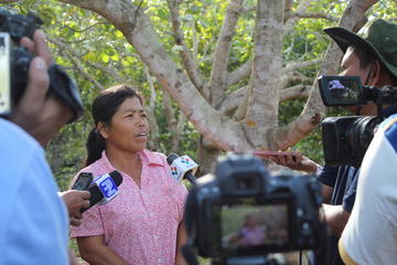 Field Visit Catches Journalists’ Interest to Report on Agroecology in Cambodia